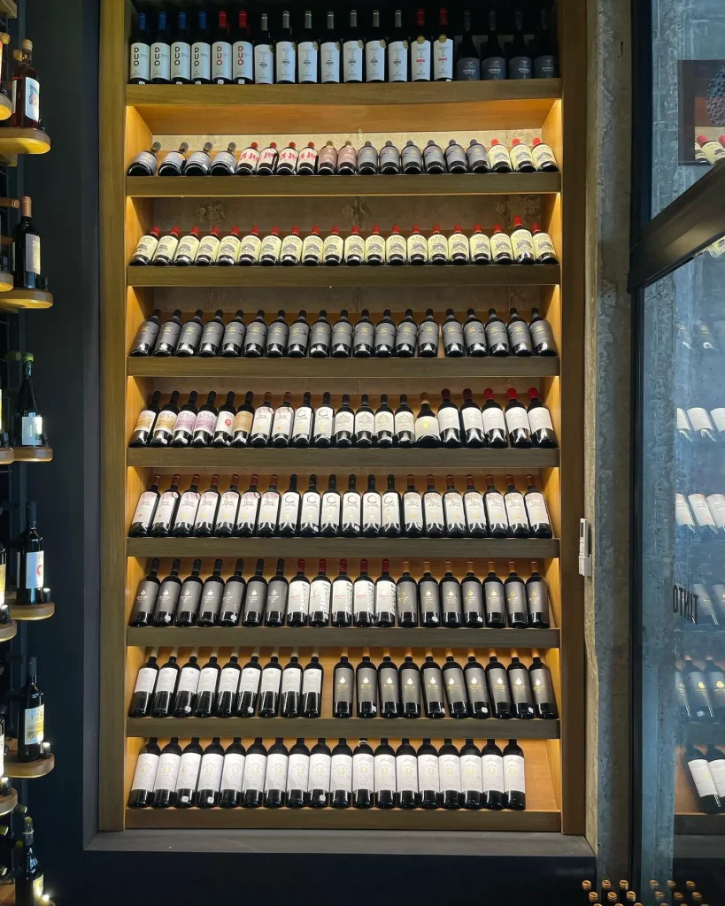TINTO meats & wines - Wine Cellar
