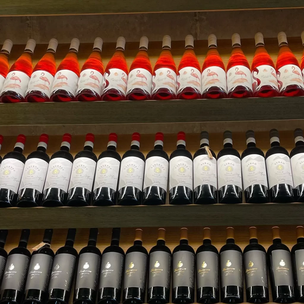 TINTO carnes & vinos - Cava de vinos