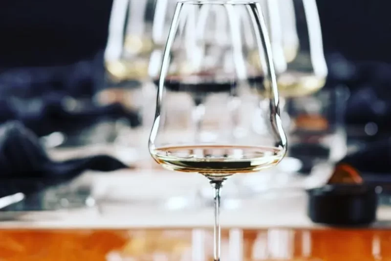 TINTO carnes & vinos - Distribuidores para BOLIVIA de RIEDEL